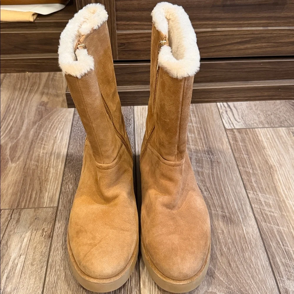 UGG Bruno Boulevard Classic Short Sheepskin Boots Size 8